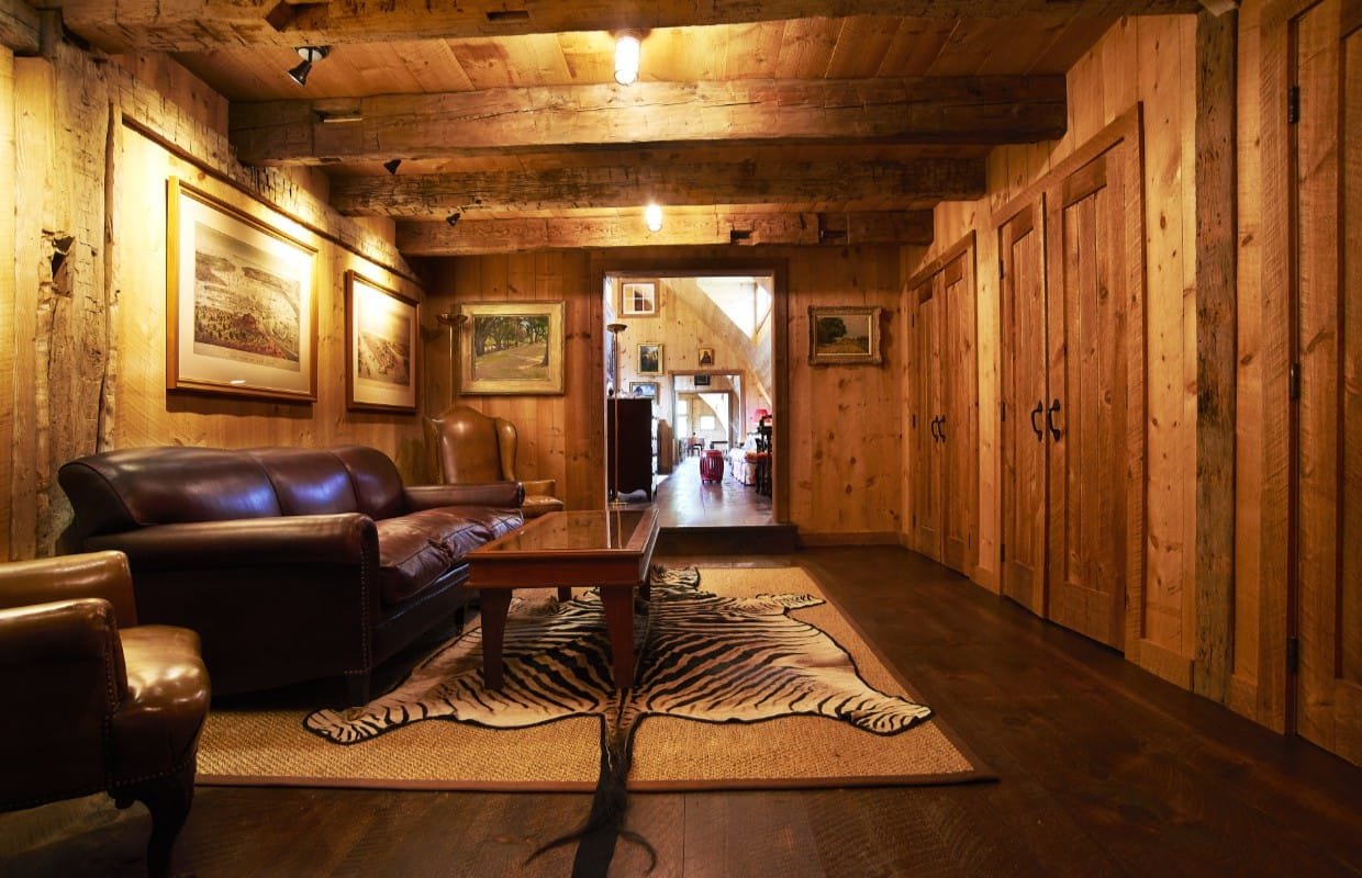 Entertainment Barn Entry