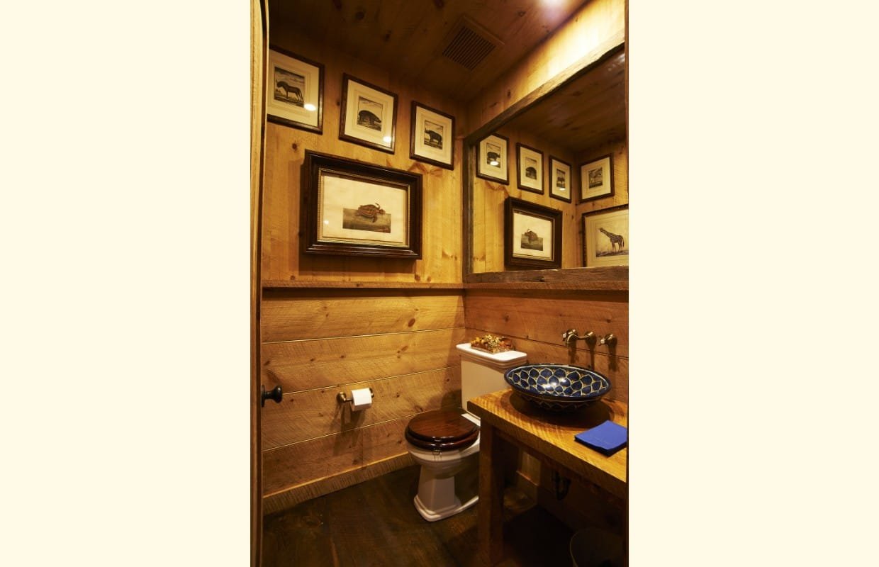 Entertainment Barn Bathroom