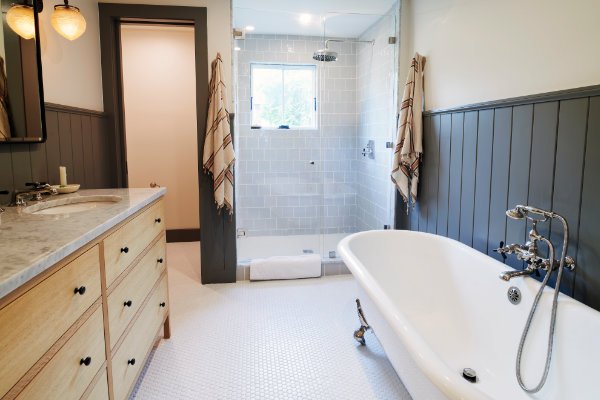 Beacon House Revival: Bathroom